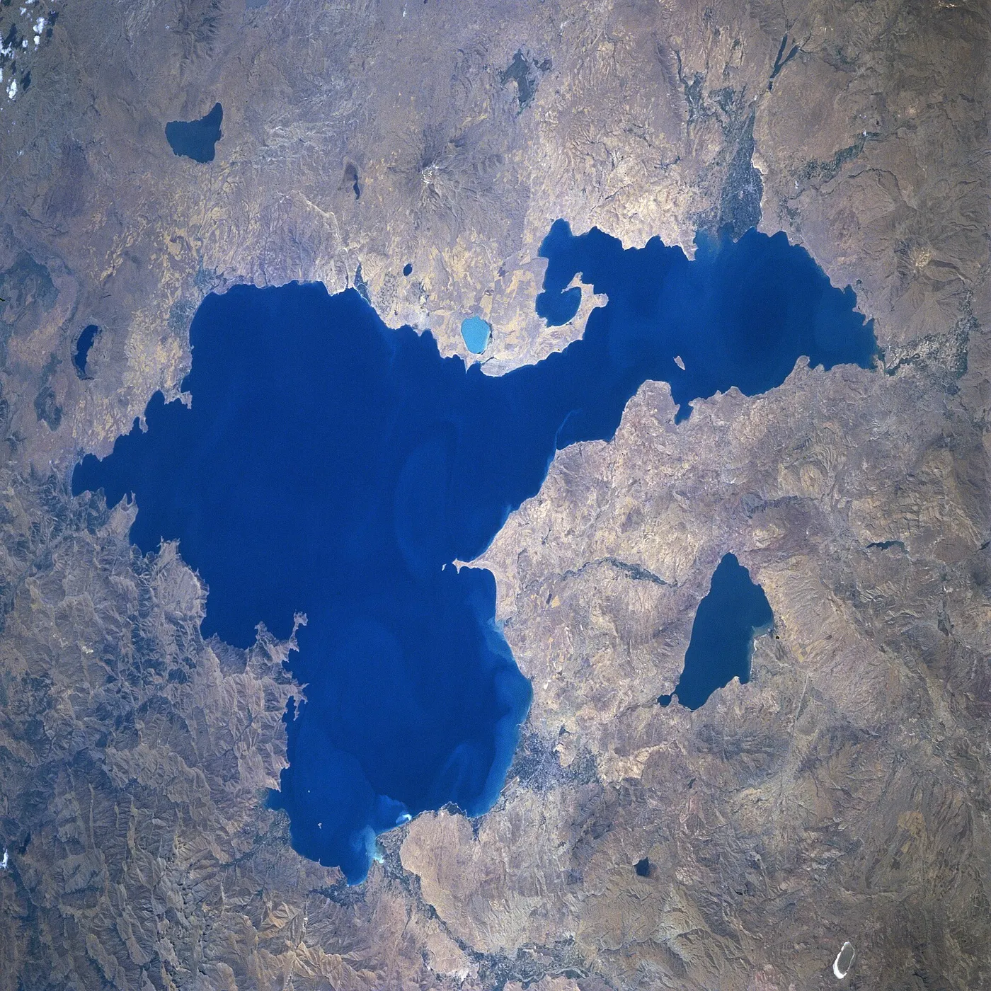 Jezioro Wan i jego potwór